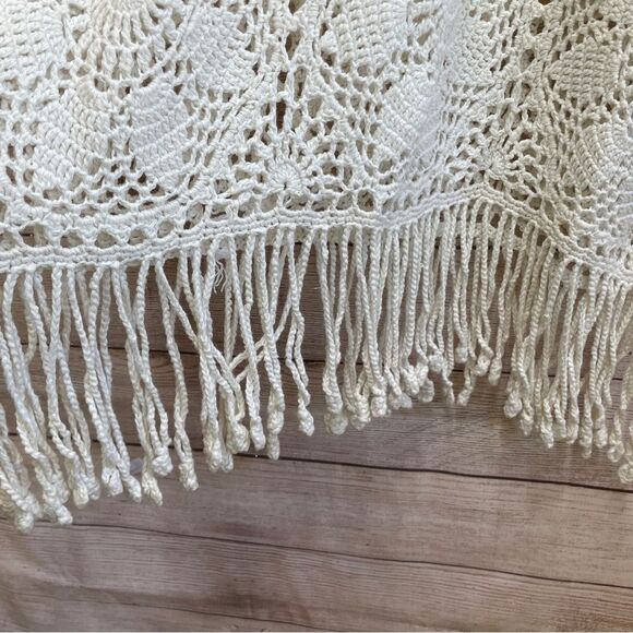 VINTAGE INTERNATIONAL SPORTSWEAR CROCHETED FRINGE SWEATER‎ IN CREAM - Picture 6 of 10